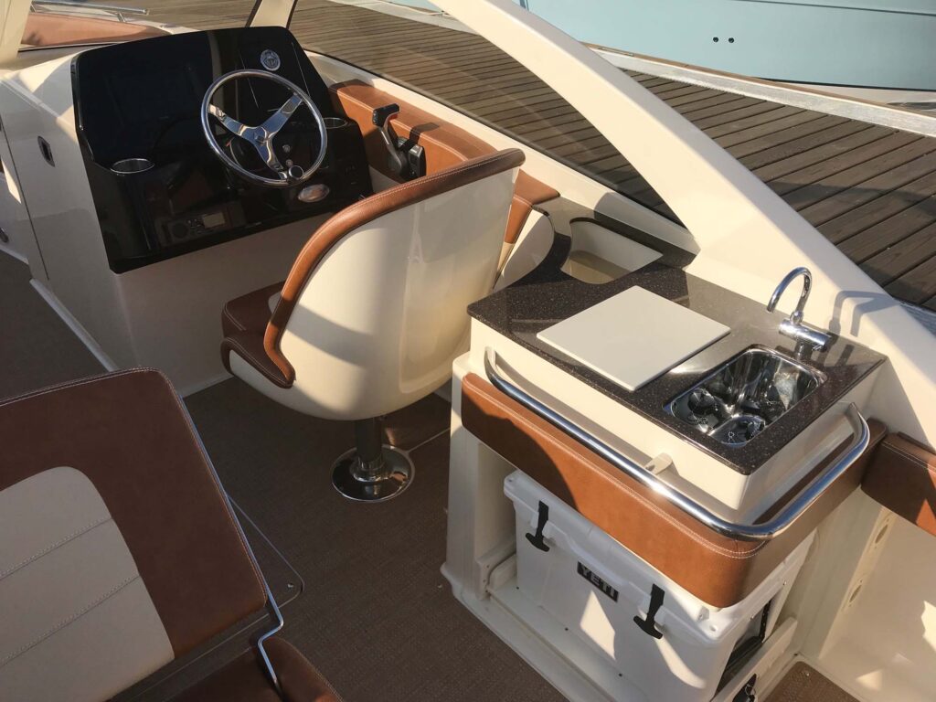 Scout-240 Dorado-Peconic-Marine-05